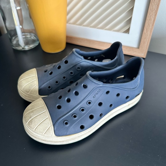 Crocs Big Kids Size 2 - Picture 1 of 4